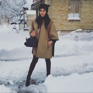 Burberry wool and letter cape in size XS